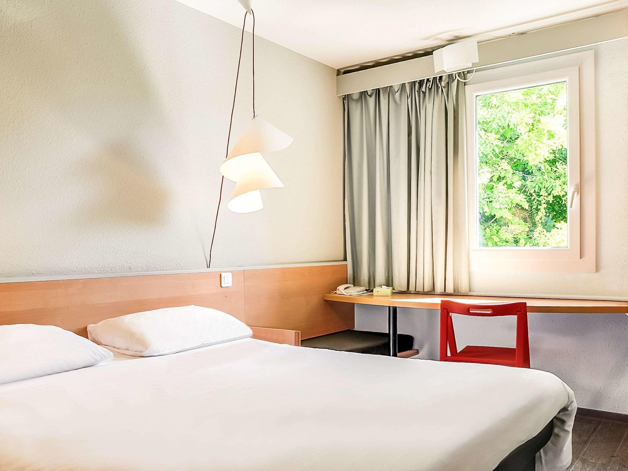 Ibis Salon De Provence Hotel Exterior photo