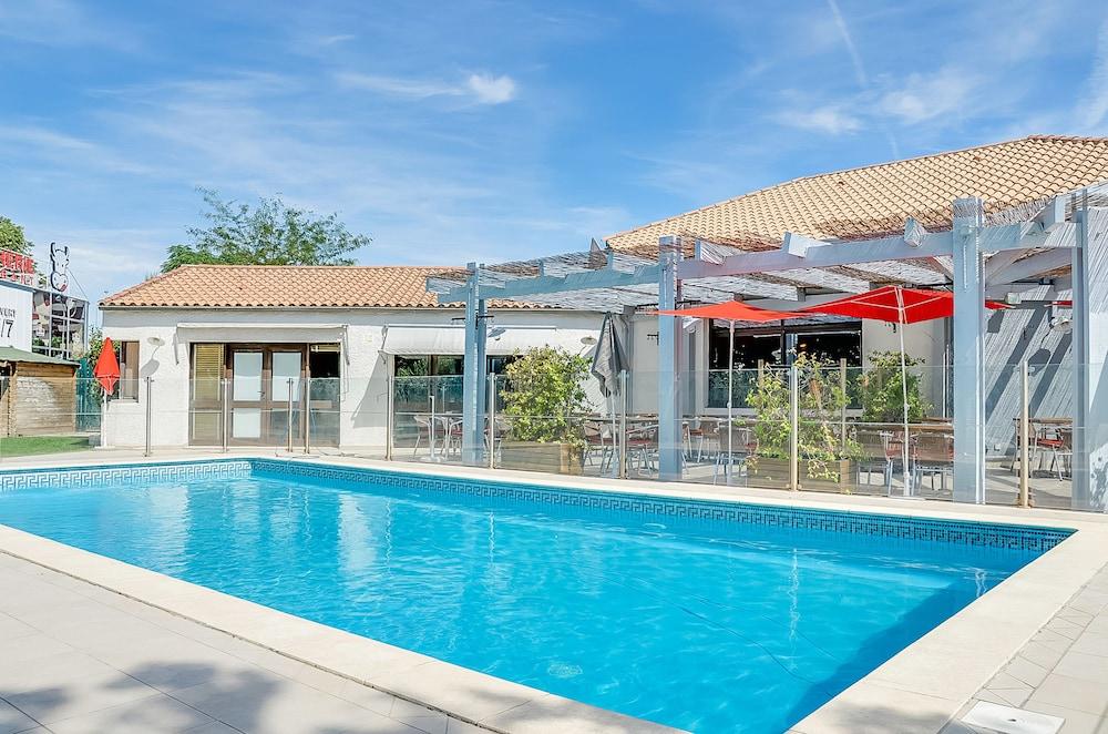 Ibis Salon De Provence Hotel Exterior photo
