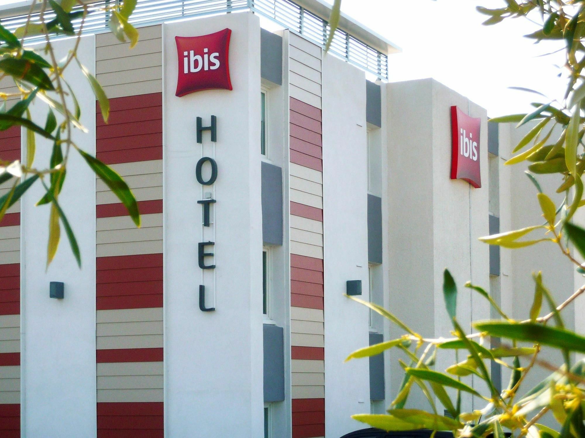 Ibis Salon De Provence Hotel Exterior photo
