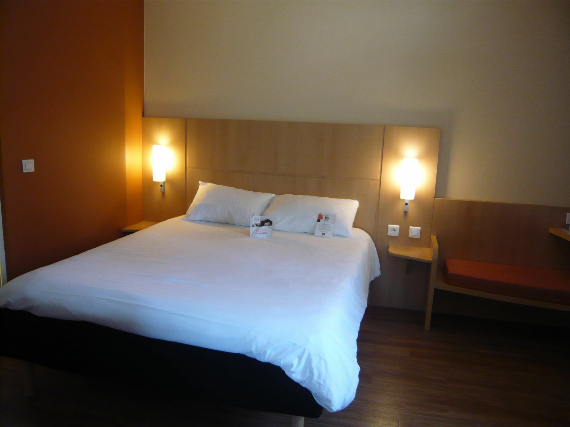 Ibis Salon De Provence Hotel Exterior photo